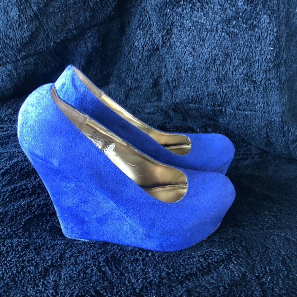 Blue Wedges